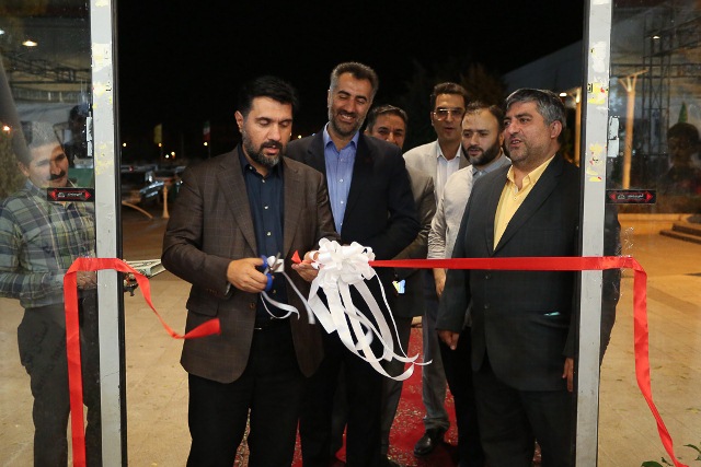 افتتاح اولین نمایشگاه تخصصی صنایع پلاستیک همزمان با نمایشگاه رنگ، رزین و چسب با حضور جمعی از مسئولان استانی
