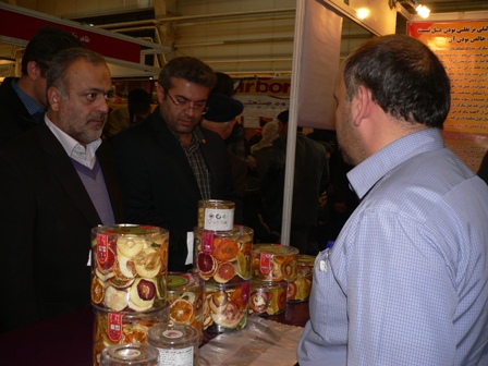 بازدید دکتر محمدی نماینده مردم قزوین در مجلس شورای اسلامی از نمایشگاه مواد غذایی و شب چله