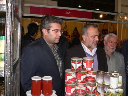 بازدید دکتر محمدی نماینده مردم قزوین در مجلس شورای اسلامی از نمایشگاه مواد غذایی و شب چله