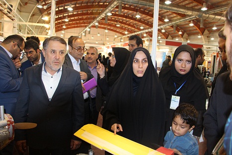 بازدید نمایشگاه مردم استان قزوین در مجلس شورای اسلامی از نمایشگاه دانش بنیان