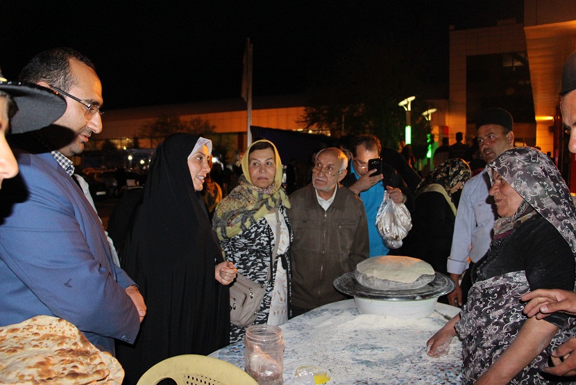 بازدید خانم مهندس زرآبادی نماینده مردم قزوین در مجلس شورای اسلامی از نمایشگاه سوغات و هدایا
