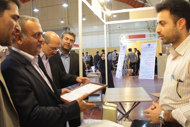 بازدید نمایندگان قزوین در مجلس شورای اسلامی و مدیرکل صنعت ، معدن و تجارت از هفتمین نمایشگاه الکامپ